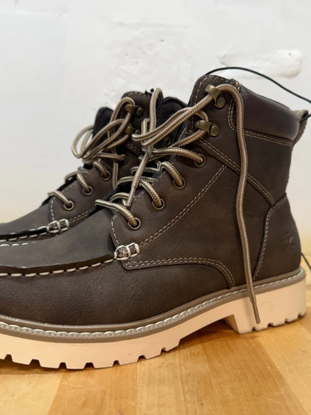 Izod Men's Dark Brown Lace-Up Chukka Boots with Tan Sole